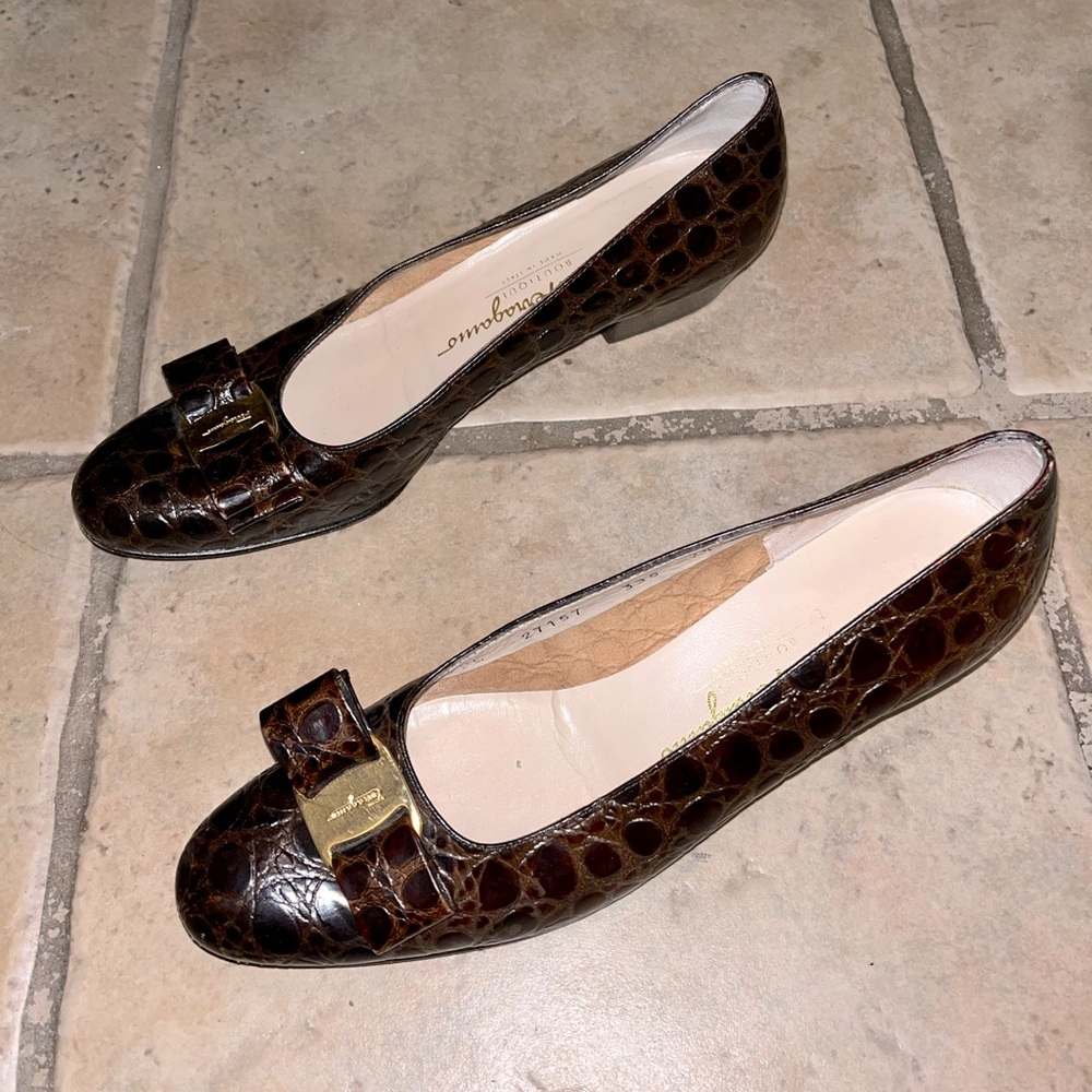 Salvatore Ferragamo boutique Pumps, brown Leather Croc Embossed